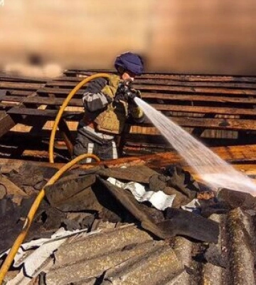 Ворог вдарив із БпЛА по медзакладу на Сумщині. Рятувальники ліквідували пожежу. ФОТО