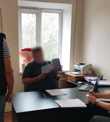 На Дніпропетровщині начальник тилу незаконно нарахував бійцям майже 400 000 грн «бойових»