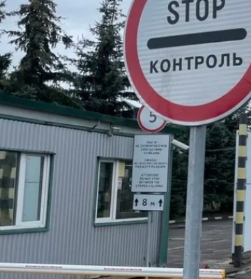 Через пункт пропуску «Устилуг – Зосін» призупинили рух транспорту
