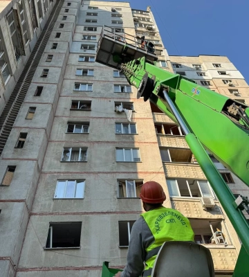 Удар по Харькову: оккупанты ударили ФАБ по многоэтажке, 21 пострадавший. ФОТОРЕПОРТАЖ