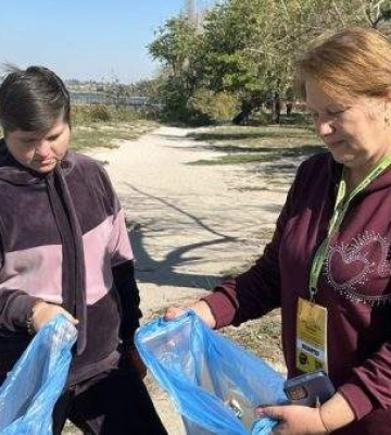 Миколаївці влаштували толоку на трьох локаціях
