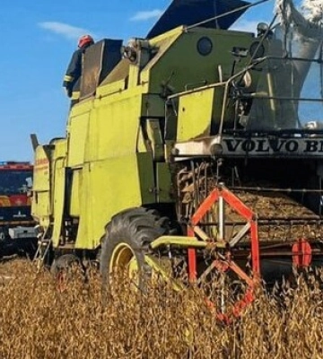 На Львівщині горів комбайн