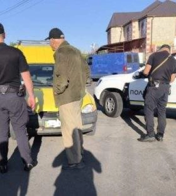 Автомобіль збив пішохода біля ринку у Первомайську