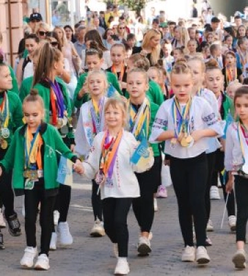 Понад 430 спортсменів – «Хода чемпіонів» удруге пройшла в Ужгороді