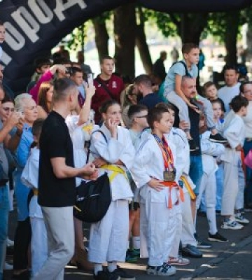 Показові виступи юних спортсменів відбулися на набережній Незалежності в Ужгороді