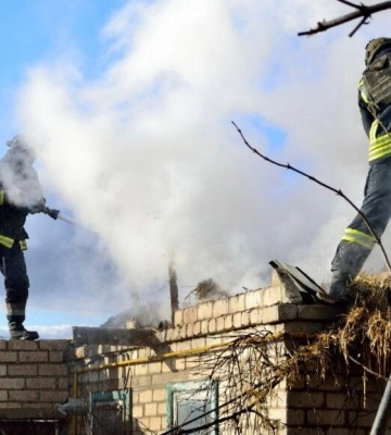 Окупанти двічі вдарили по медзакладу на Сумщині, постраждали цивільні