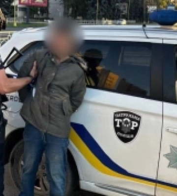В Ужгороді на Заньковецької чоловік кинув гранату із третього поверху