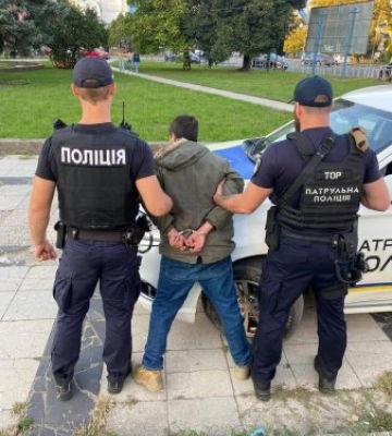 Слідчі відкрили кримінальне провадження за фактом вибуху в Ужгороді: один із перехожих отримав контузію