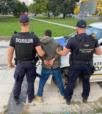 В Ужгороді на Заньковецької чоловік кинув гранату із третього поверху