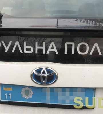Во Львове водитель Tesla нарушил правила перед машиной полиции – чем все закончилось