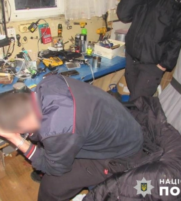 У Києві засуджено злочинця, який кинувся з ножем на жінку, після ії відмови у стосунках (ФОТО)