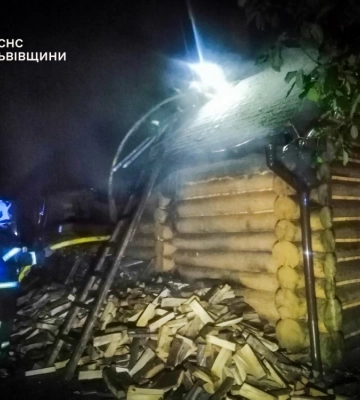 На Львівщині горіли господарські будівлі
