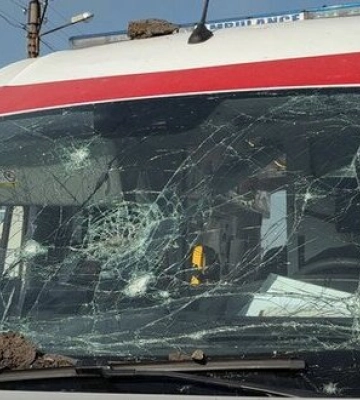 Російська армія скинула з дрона вибухівку на автомобіль швидкої допомоги на Херсонщині: є поранені
