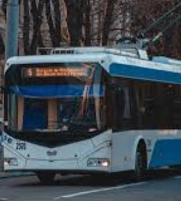 У Дніпрі у понеділок громадський транспорт працюватиме зі змінами
