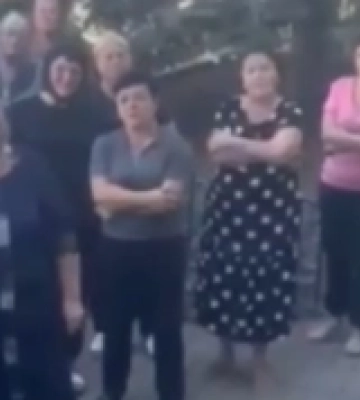 На Закарпатті прихожани УПЦ МП влаштували бунт під ТЦК: вимагали випустити їхніх батюшок