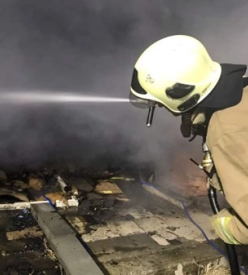 Сьогодні вночі у берегівському селищі Королево не спали всі: вирувала пожежа