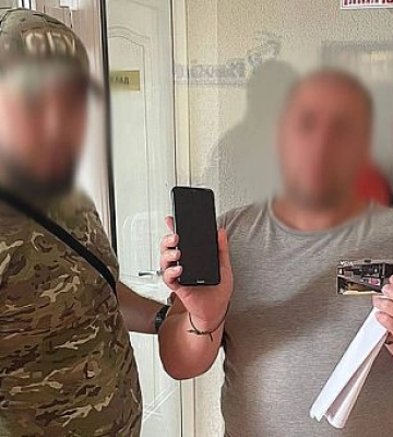 Виманив у дружини безвісті зниклого бійця 1,2 мільйони гривень: у Кривому Розі судитимуть шахрая
