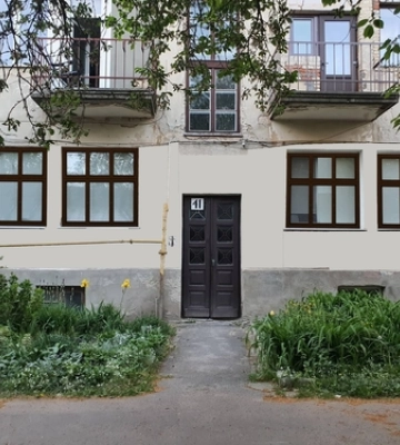 У центрі Луцька знесли автентичні двері зі старого будинку 