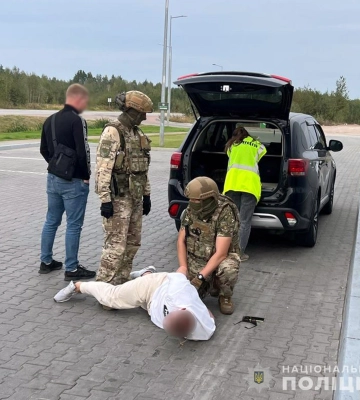Жительку Рівненщини та її співмешканця викрили на вимаганні 15 тис. доларів у судді