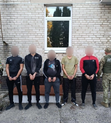 Майже добігли: за 500 метрів від кордону затримали п’ятьох ухилянтів