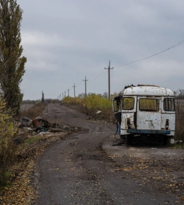 Військові РФ дроном вдарили по автобусу у Миропіллі