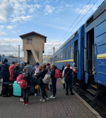 Евакуаційні поїзди з Донеччини до Чернівецької області: графік та умови виїзду