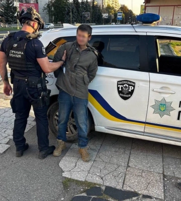 В Ужгороде мужчина бросил гранату из окна квартиры