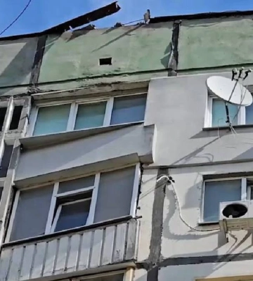 Окупаційні війська атакували багатоповерхівку в Центральному районі Херсона. ВІДЕО