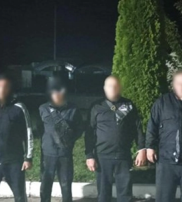 Чотирьох чоловіків, які планували перепливати Тису, щоб потрапити в Угорщину, затримали цієї ночі