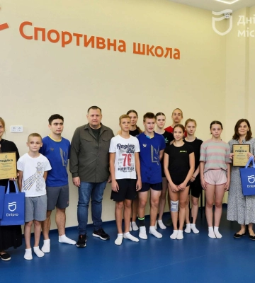 Є лише у Парижі та в Дніпрі: Борис Філатов про відкриття нової батутної школи