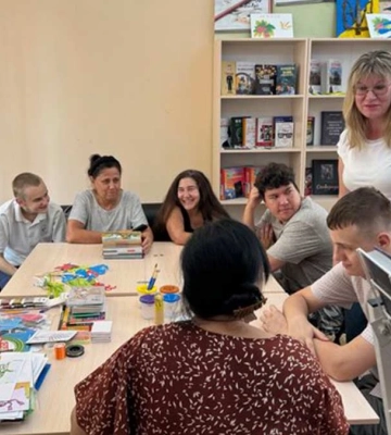 "Дивовижні пригоди у підводному світі": учасники інклюзивного театру у Херсоні знімають мультфільми