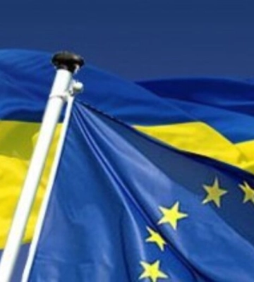 На Одещині хулігани зірвали прапори з будинку культури