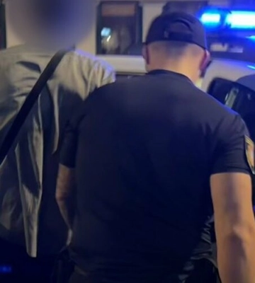 В Одесі затримали 31-річного чоловіка, який нещадно побив незнайомця та залишив його без свідомості під парканом