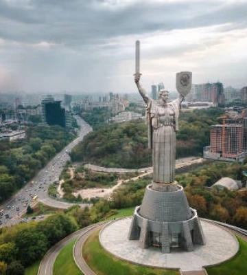 Петицію про повернення скульптури Скритуцького на Пейзажну алею в столиці мерія не підтримала