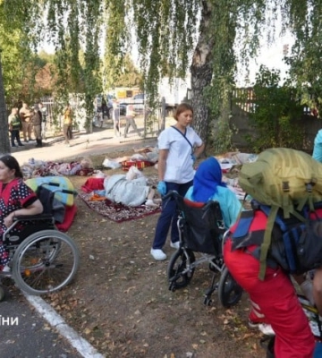Рашисти вдарили по геріатричному пансіонату у Сумах, де перебувають люди похилого віку