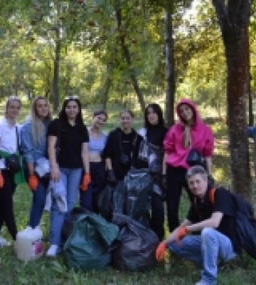 Пів сотні лучан вийшли на толоку під час Всесвітнього дня прибирання