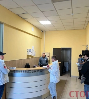 У Києві охоронці (шахрайського?) call-центру напали на журналістів (відео)