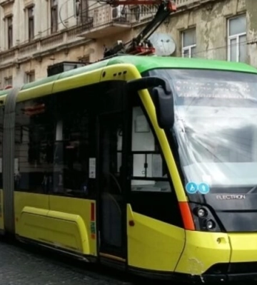 На вулиці Франка у Львові ремонтують колію без перекриття руху транспорту