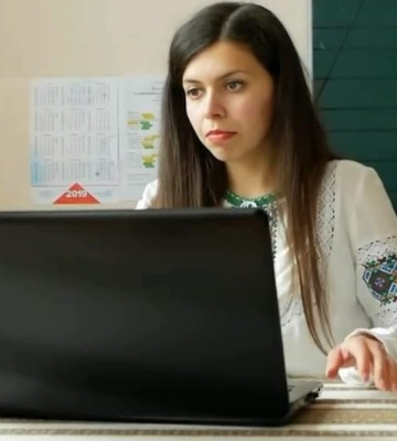 Франківці можуть проголосувати за вчительку Лесю Павлюк в номінації “Вибір українців”