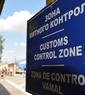 Митники попередили про можливі затримки на кордоні з Молдовою