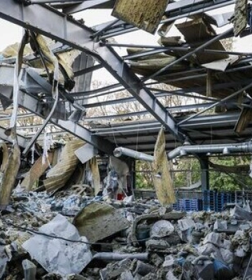 Росіяни вдарили ФАБом по пекарні в Харкові: загинула 1 людина, 8 постраждали. ФОТОрепортаж
