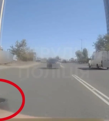 У водія Mercedes-Benz у Черкасах під час руху відпало колесо (ВІДЕО)