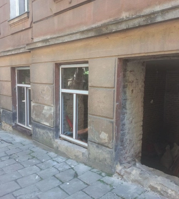 170 тис грн штрафу за вибиті двері і вставлені пластикові вікна на вул. Коцюбинського