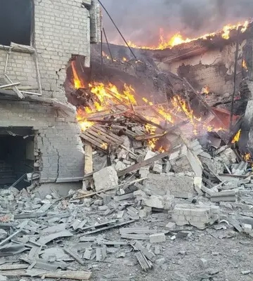 Авіабомби по Харкову влучили в будинок, хлібозавод та дитячий майданчик (ФОТО, ВІДЕО)