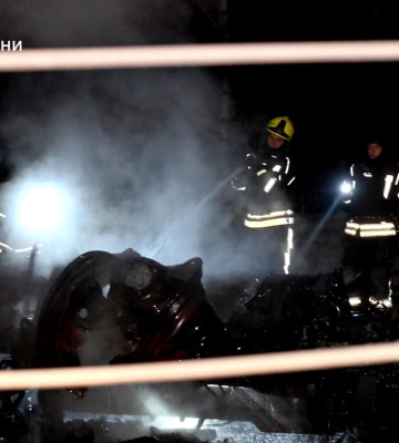 У Сумах внаслідок ворожого удару горіла сільськогосподарська техніка
