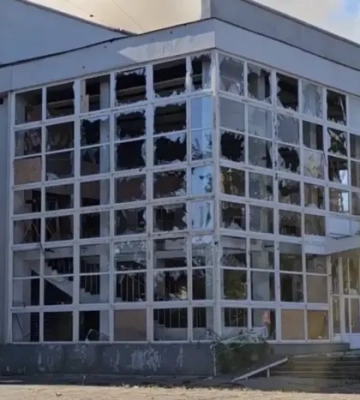 Окупанти вдарили по будинку культури в Херсоні (відео)