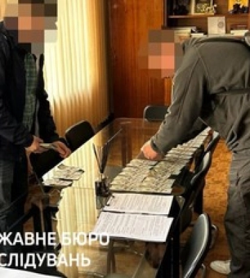 На Дніпропетровщині за вимогу хабаря судитимуть очільника та секретаря громади