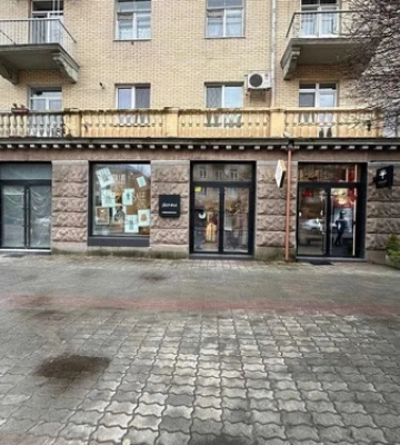 Хочуть майже пів мільйона: у серці Луцька продають модний бутік 