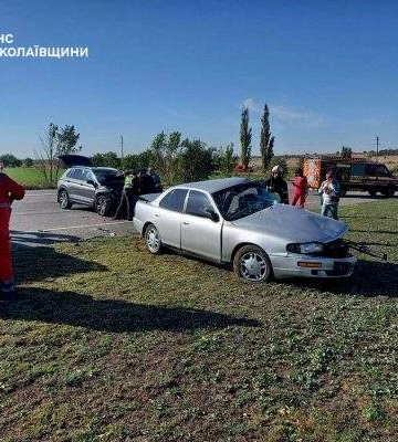 На Миколаївщині зіткнулися автівки: загинув чоловік