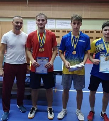 Юні криворізькі тенісисти здобули призові місця на обласному чемпіонаті